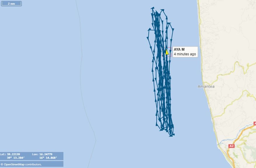 Nave cargo al largo di Amantea, diventa un giallo (chiarito) – FOTO