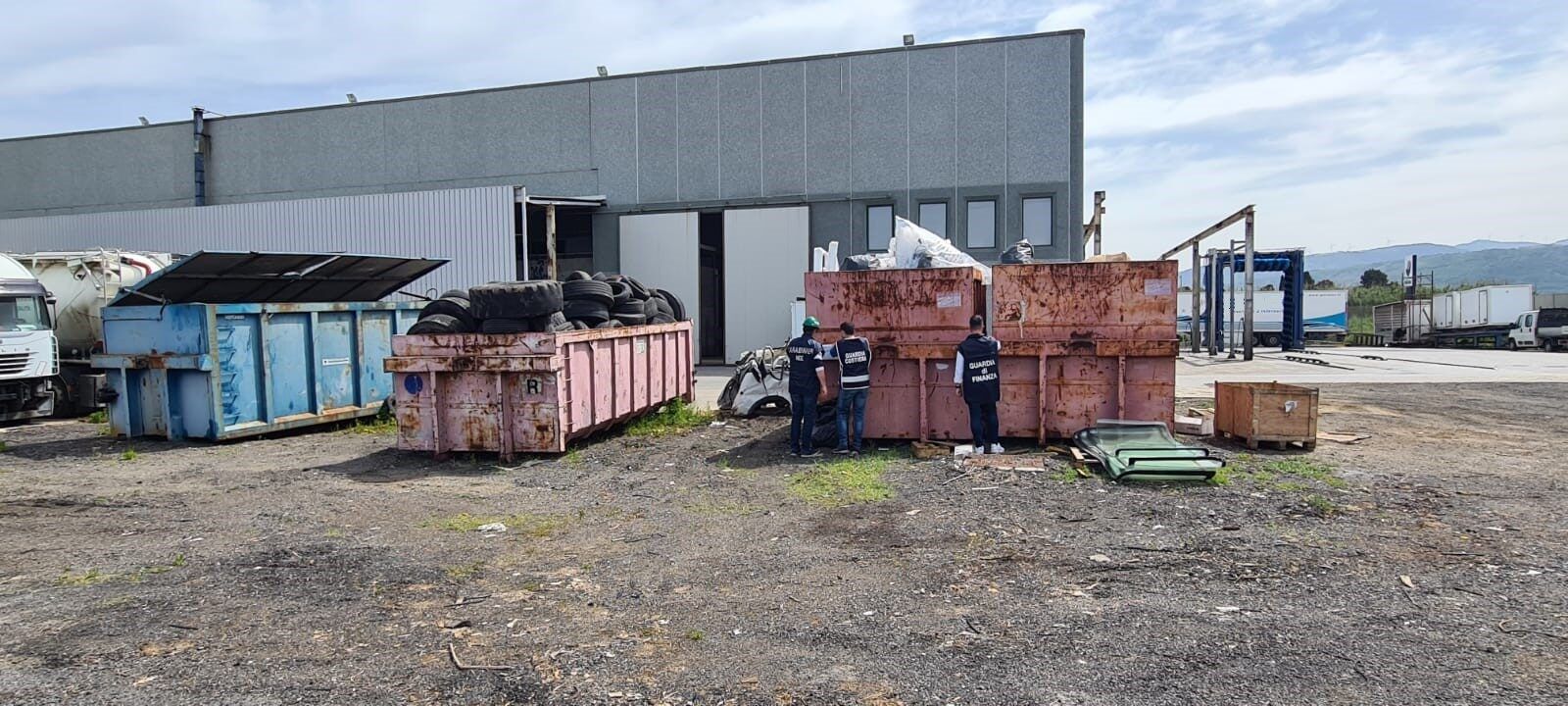 Lamezia, sequestrato stabilimento nell’area ex-Sir per crimini ambientali: 4 denunce – FOTO