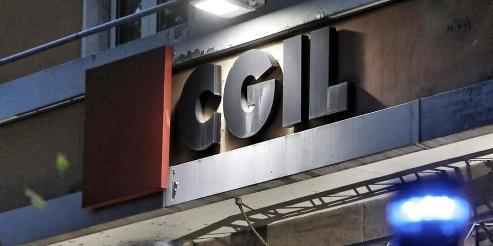 Assalto alla sede Cgil, uno degli arrestati al gip: «Sono entrato per curiosità»