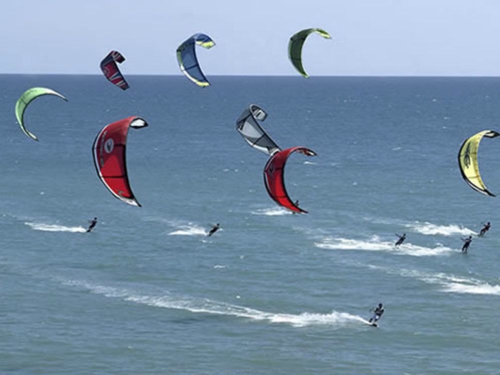 Le emozioni del kitesurf tornano a Reggio