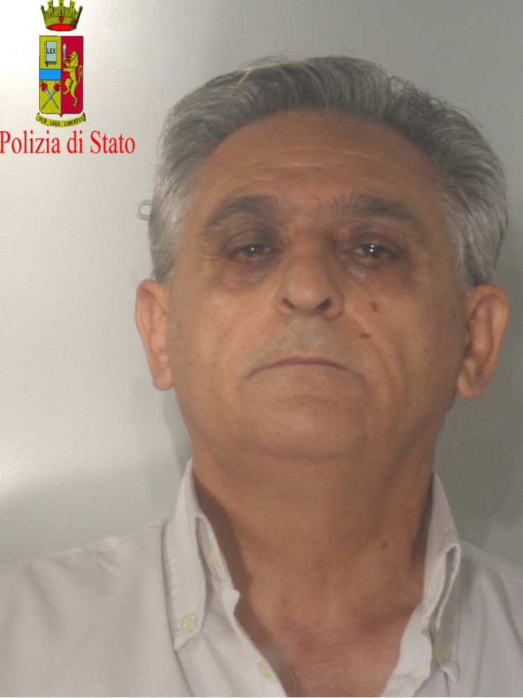 Ex sindaco raggira vecchietta, arrestato dalla polizia