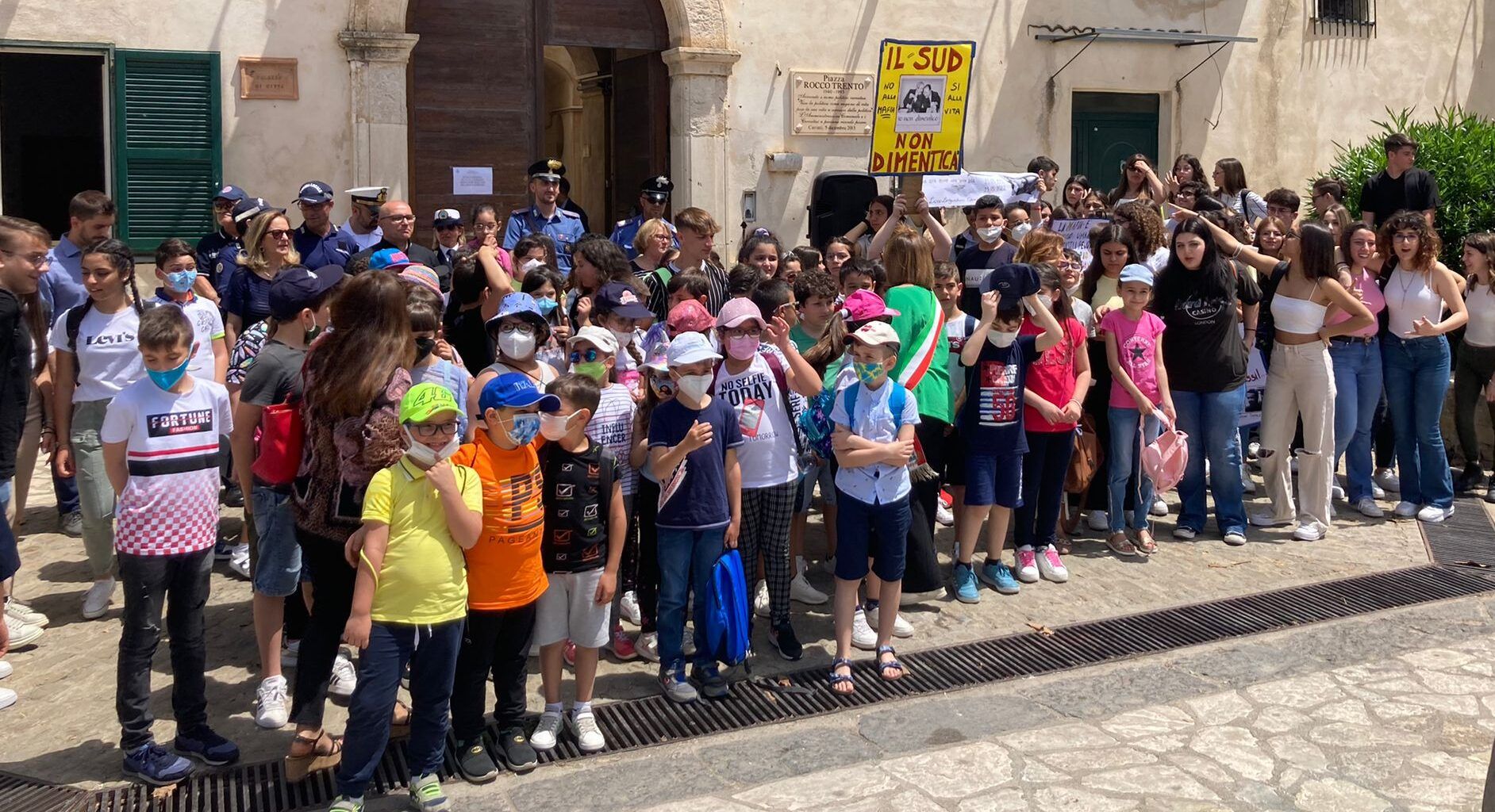 Cariati, «contro le mafie armiamoci di coraggio». «Vicini a Gratteri»