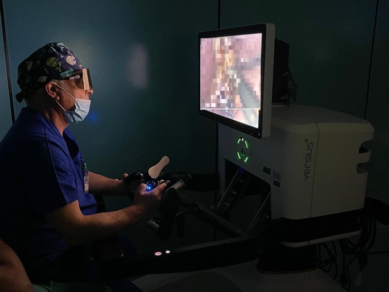 Chirurgia robotica all’ospedale di Lamezia, eseguito il primo intervento oncologico con il robot Versius