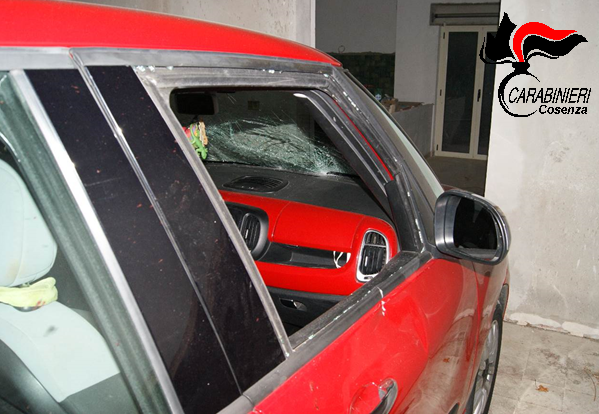 Aprigliano, danneggia cinque auto sotto l'effetto della cocaina