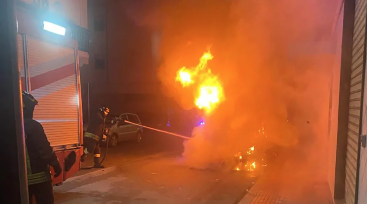 Corigliano Rossano, a fuoco l’auto di un pescatore