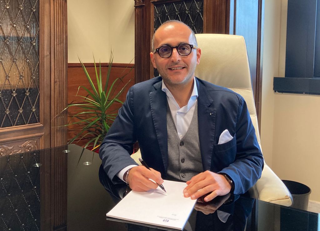 De Caprio scrive a Longo: «Intollerabile ritardo negli accreditamenti»