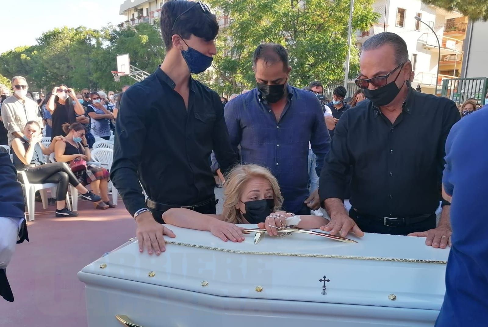 Tragedia di Satriano, Soverato piange Simona – FOTO E VIDEO