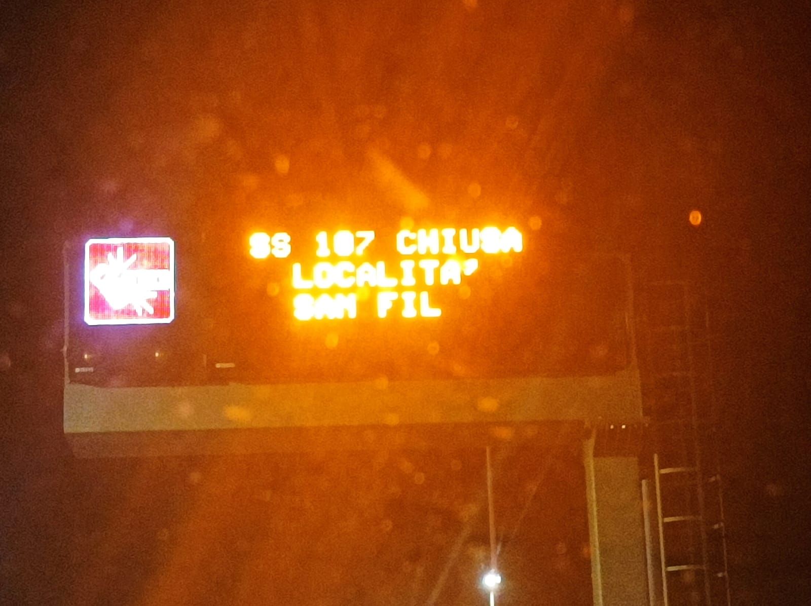 In fiamme un mezzo pesante sulla statale 107, chiusa la galleria “Crocetta” nel Cosentino