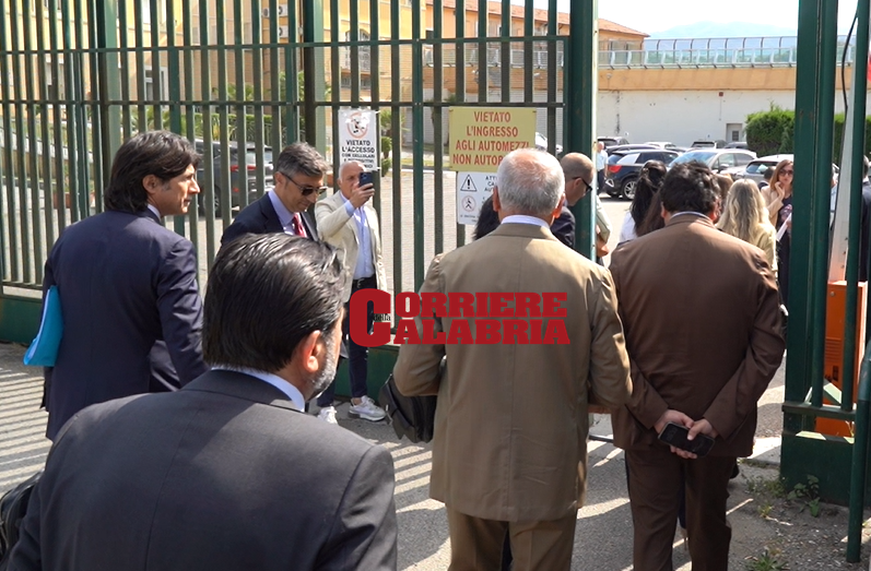 Carcere di Cosenza, “ispezione” della Camera Penale e dei parlamentari. Situazione «allarmante», giallo sulla morte di un detenuto