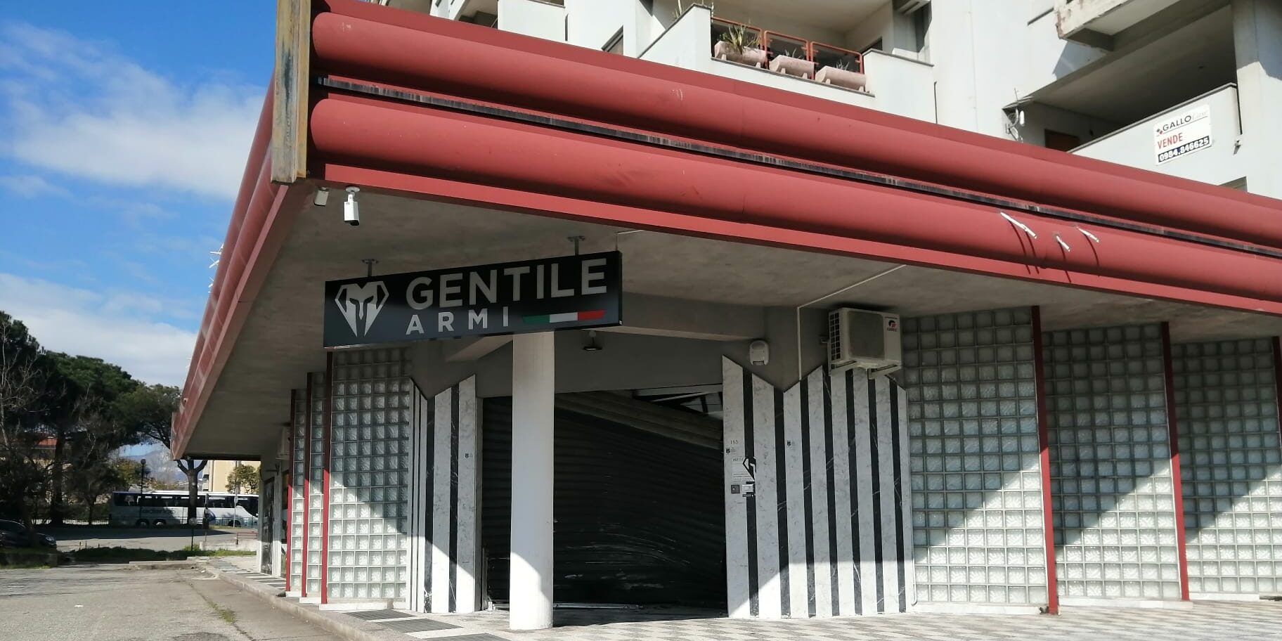 Furto con spaccata ai danni di un’armeria di Rende