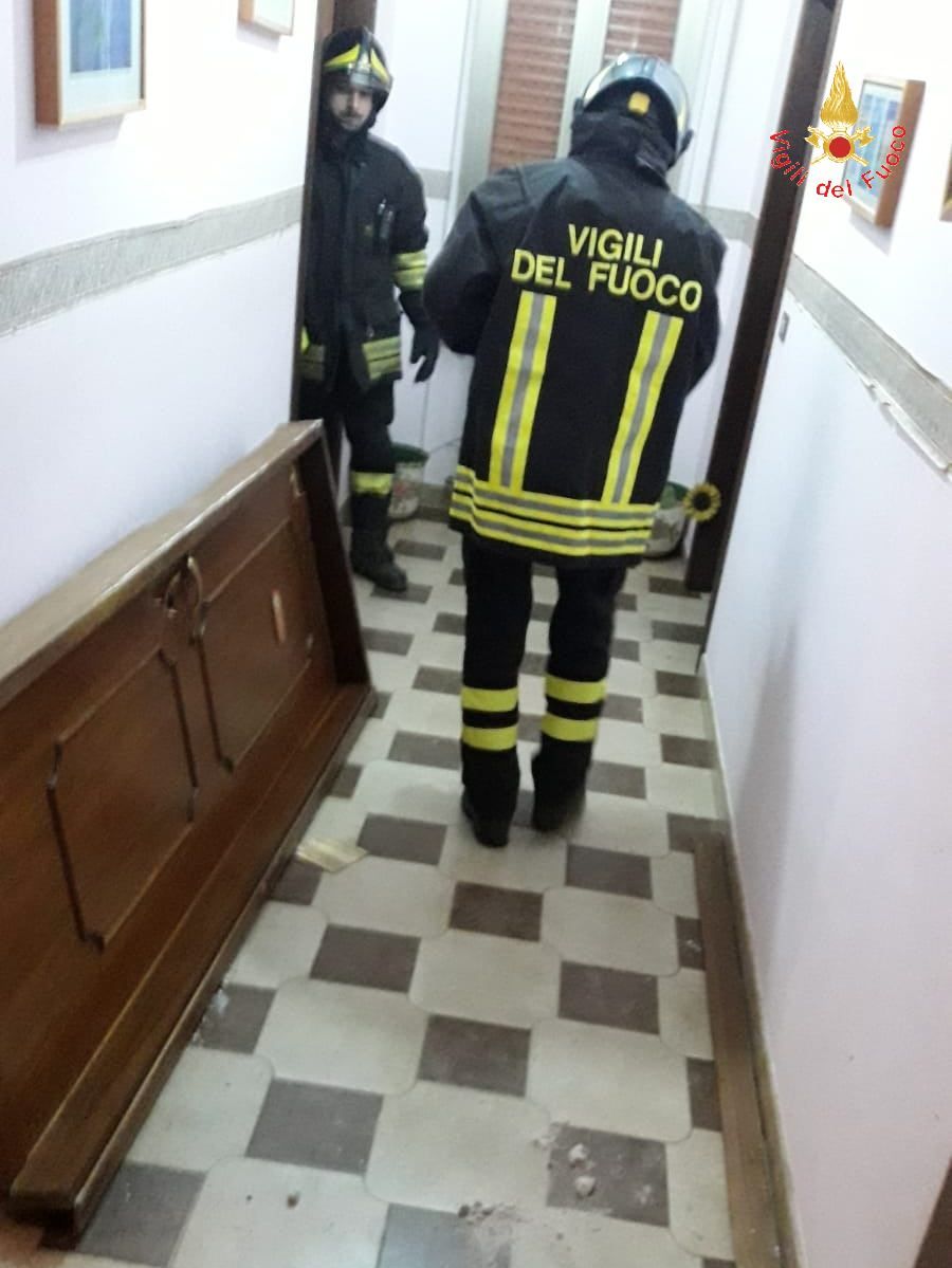 Torre di Ruggiero, fuga di gpl ed esplosione in un appartamento