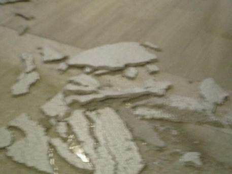 Catanzaro, crollano pannelli in una scuola