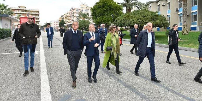 Assessore regionale della Lombardia in visita alla Hitachi a Reggio: qui la Calabria produttiva
