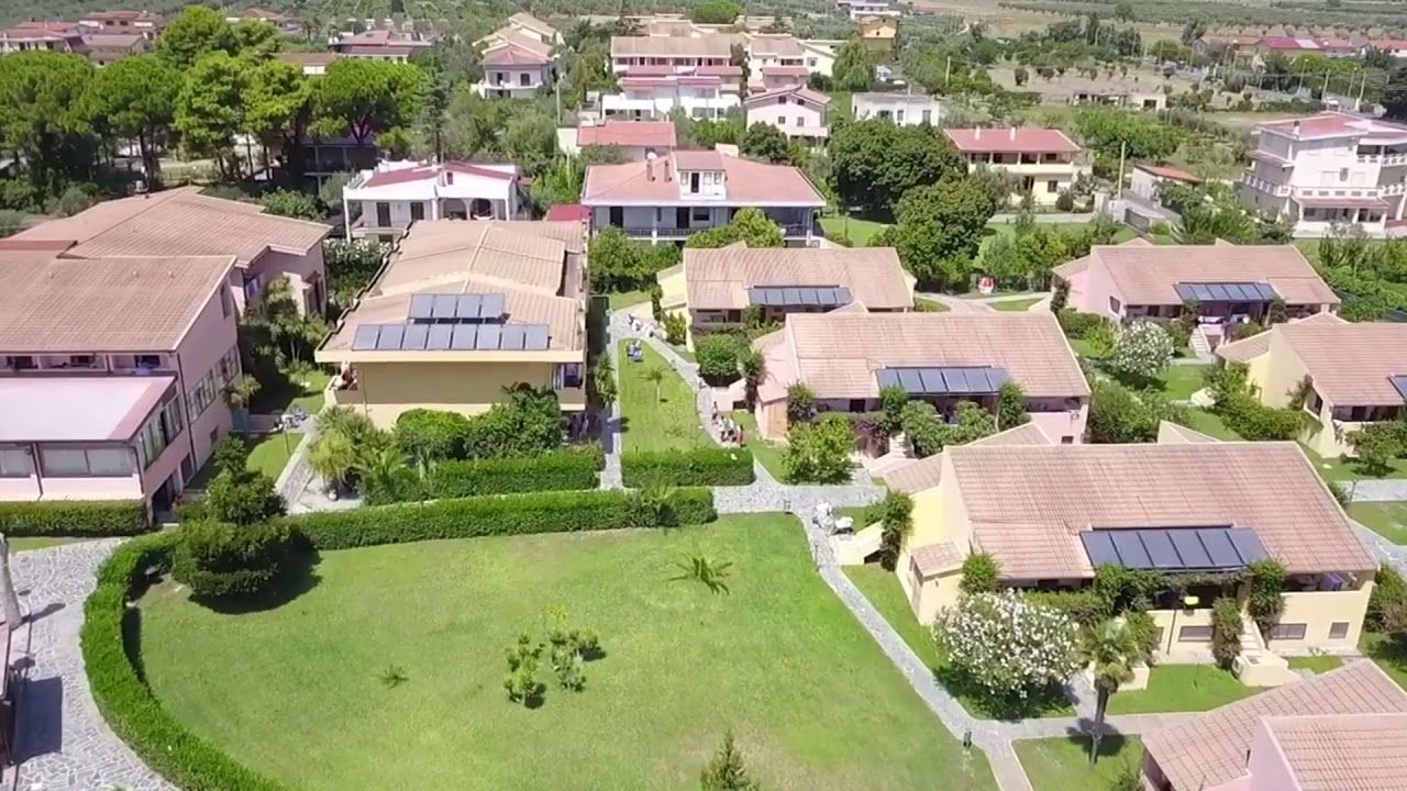 Più di trent’anni sotto il giogo del clan Mannolo. La storia del resort di Sellia Marina