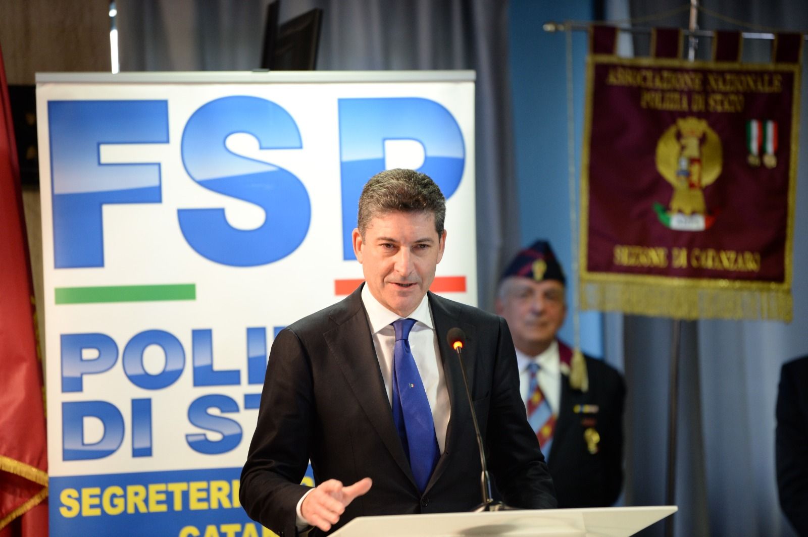 A Catanzaro il capo della Polizia ricorda Scarfone. «Decisivo il suo impegno da sindacalista»