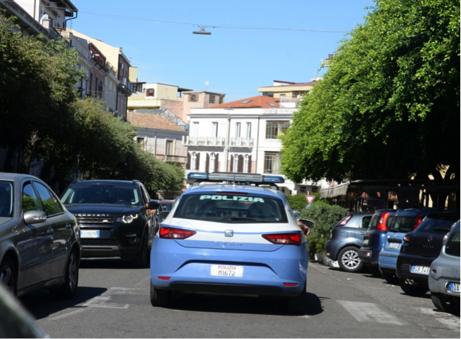 Crotone, fuochi pirotecnici accesi illegalmente nel quartiere Acquabona: denunciato un 20enne
