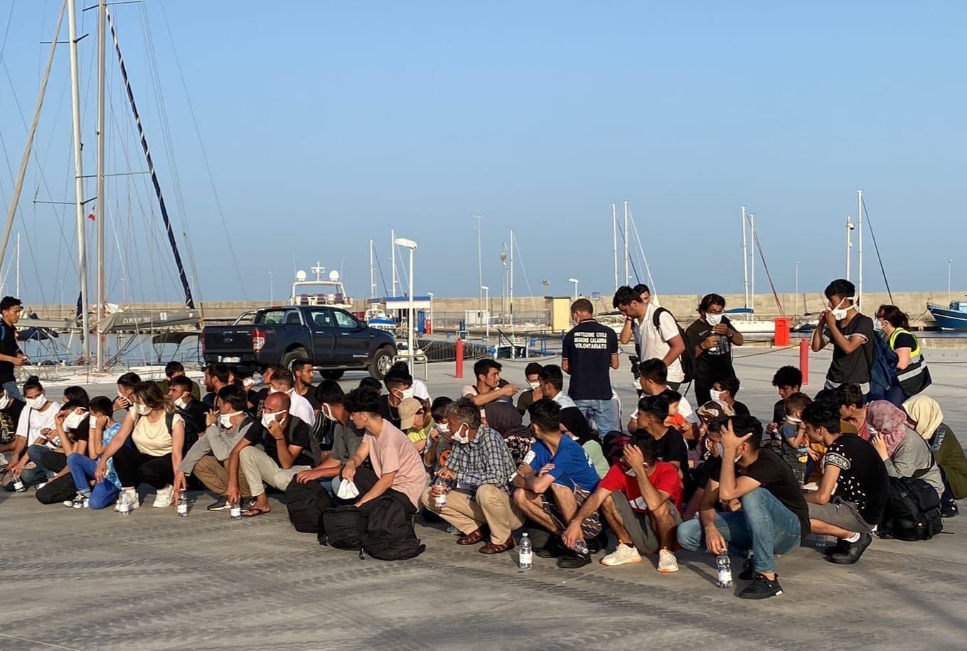 Terzo sbarco in 24 ore a Roccella Jonica: 90 migranti giunti nel pomeriggio