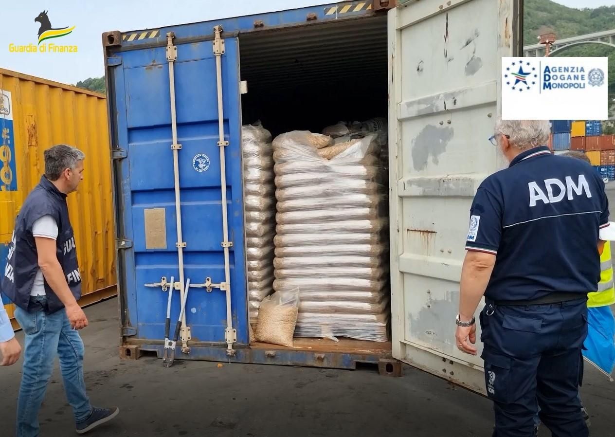 Pellet con certificazione “tarocca” dalla Turchia alla Calabria, sequestrate 24 tonnellate