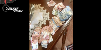 Il Crotonese fortino del narcotraffico: a Cirò e Isola tra “bacinelle comuni”, armi e fiumi di droga gestiti dai clan