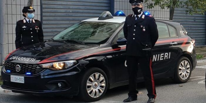 Evade dai domiciliari e tenta la fuga dalla caserma, in manette un 19enne a Corigliano
