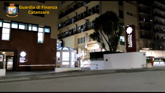 «Strumentazione carente e personale privo di formazione». Le accuse shock al Sant’Anna