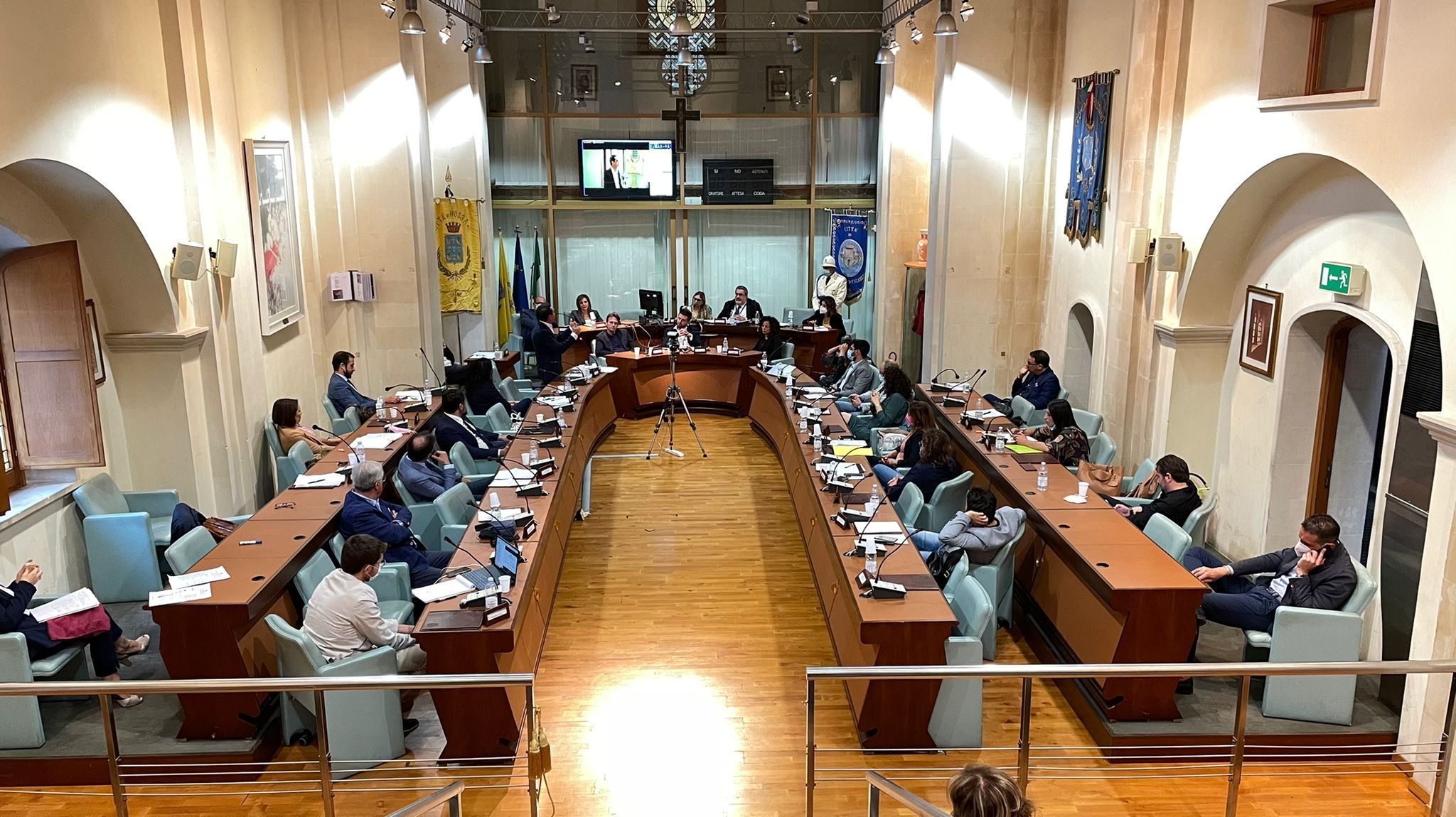 Corigliano Rossano, caos in consiglio comunale fra colpi di scena e minacce di querele