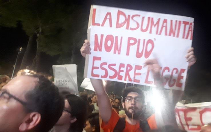 Soverato, il video in diretta del "sabotaggio" al comizio di Salvini