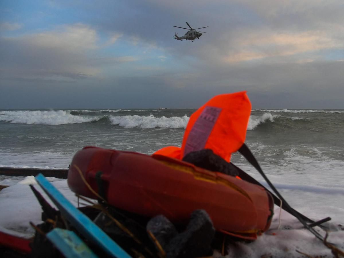 Strage dei migranti, il comandante Aloi si difende: «Perché non siamo usciti? Ci sono regole complesse»