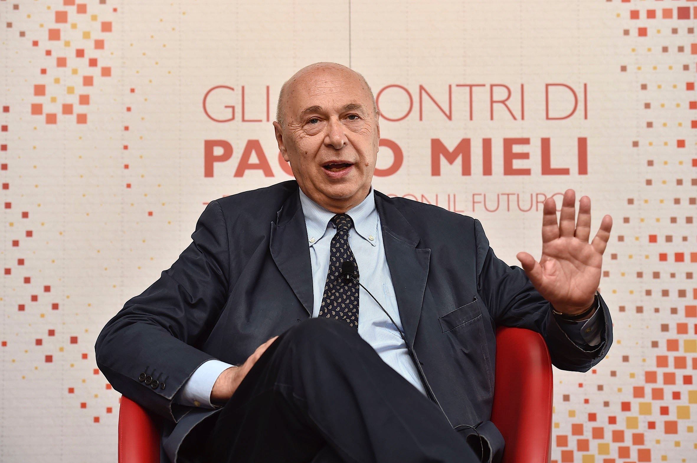 Le copie del libro di Mieli, il paparazzo, i coprisedie: paga tutto la Regione