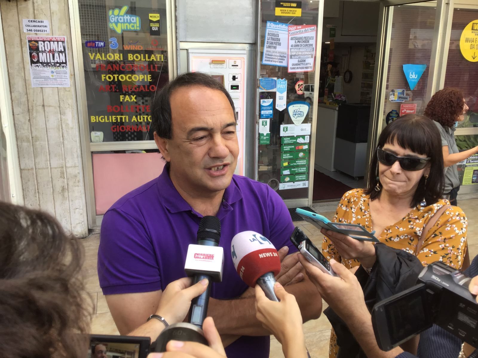 Riace, Lucano: «Carta d'identità senza permesso di soggiorno? Rifarei tutto»