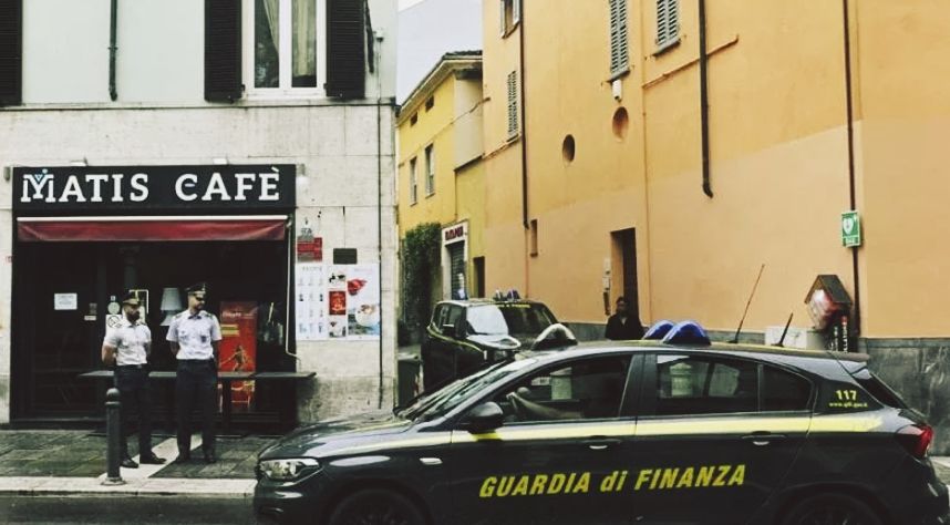 ‘Ndrangheta, il bar a Parma sequestrato all’imprenditore «amico dei papaniciari» e confidente di Megna