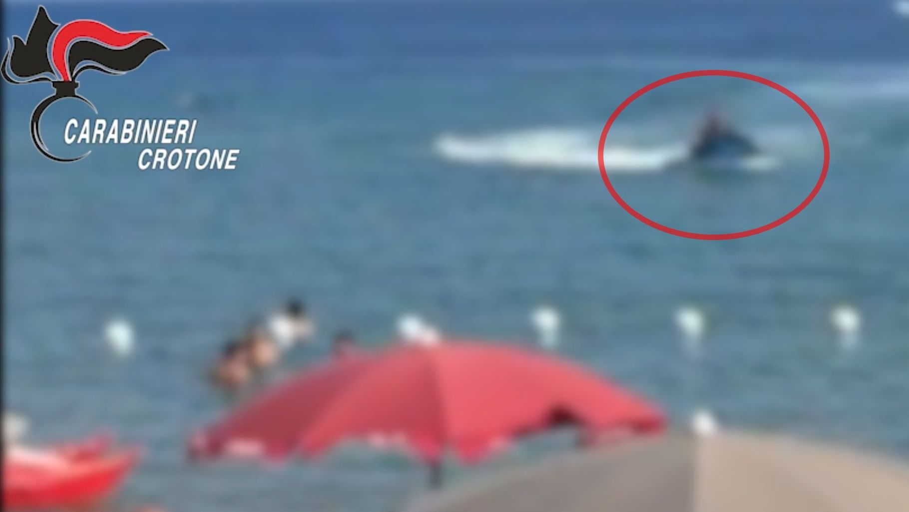 Moto d’acqua tra i bagnanti a Isola Capo Rizzuto, sei denunciati e quattro mezzi sequestrati – VIDEO
