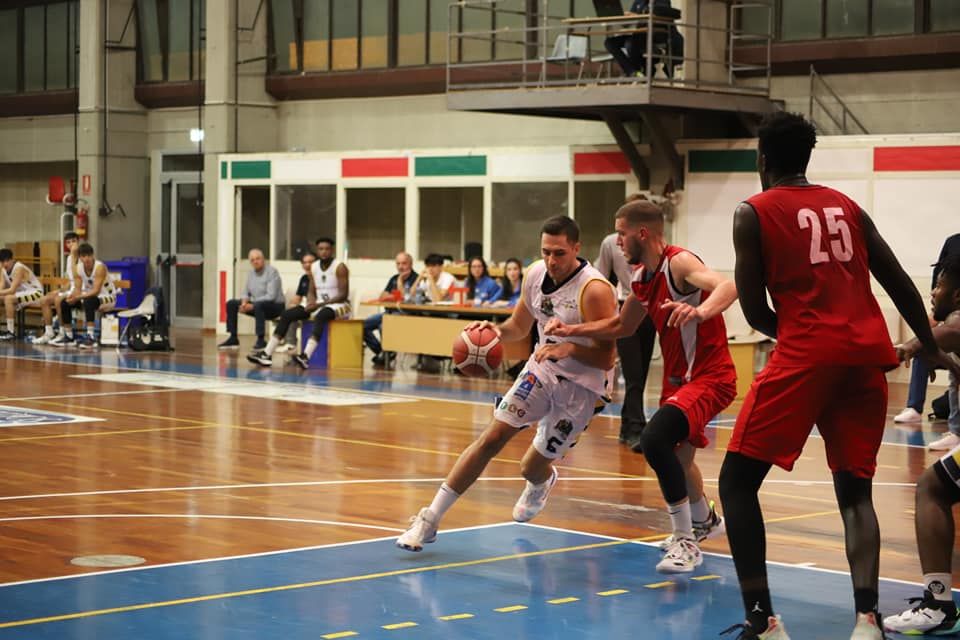 Il Basketball Lamezia cerca la vittoria al “Palasparti” contro Angri