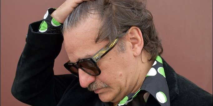 Peppe Voltarelli debutta con “Onda calabra, storia di una canzone”