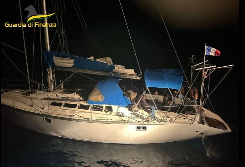 Sbarco di migranti a Isola Capo Rizzuto, fermati due scafisti moldavi