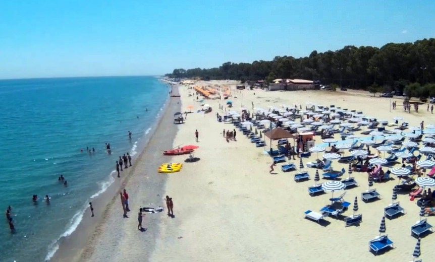 Sant’Andrea, minacce agli ospiti del villaggio Nausicaa