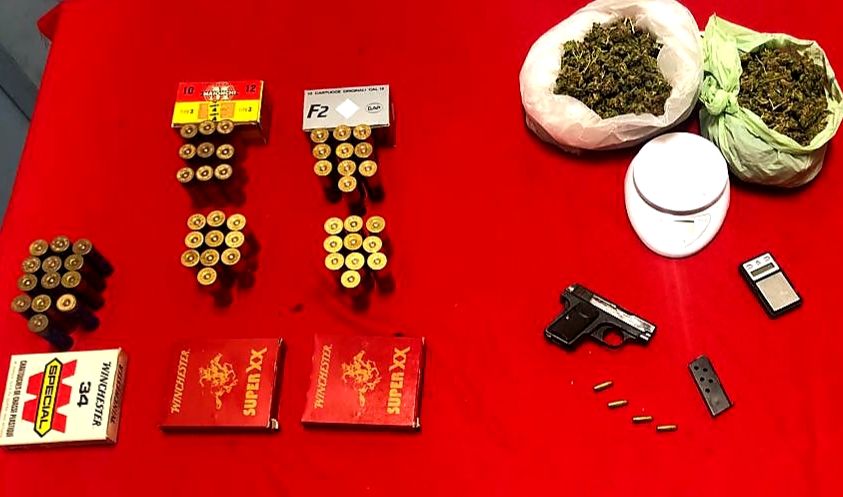 Detenevano droga e una pistola rubata, arrestati due fratelli a Petilia