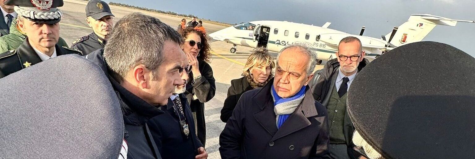 Naufragio dei migranti a Cutro, Piantedosi: «Nessun ritardo nei soccorsi, non è colpa delle nuove regole»