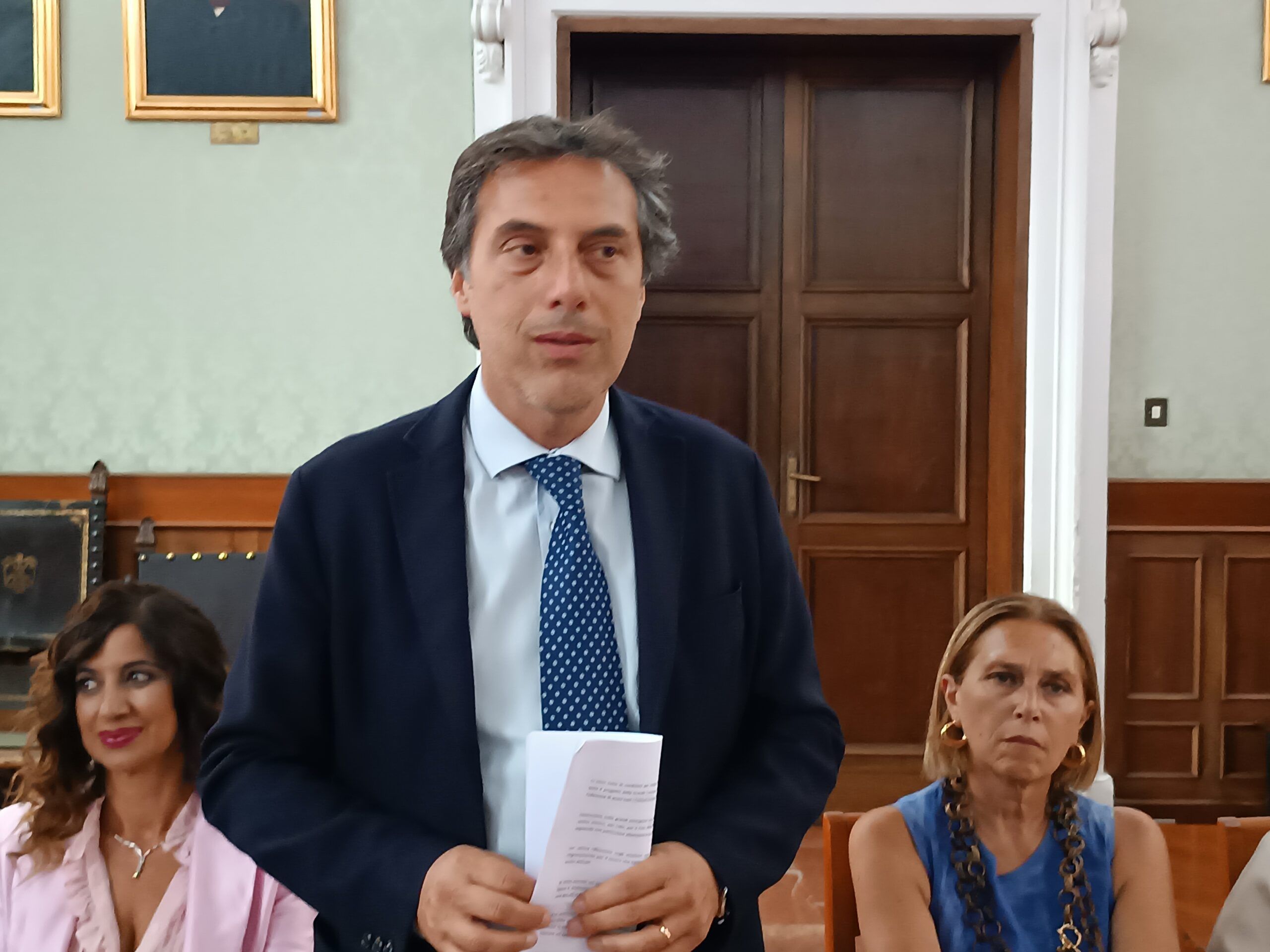 Catanzaro, la maggioranza di Fiorita “scivola” sulle Commissioni: tensione al Comune