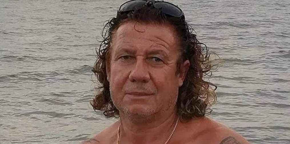 La moglie del 60enne calabrese morto dopo essersi tuffato in mare per salvare 3 bambine: «Mentre annegava lo filmavano»