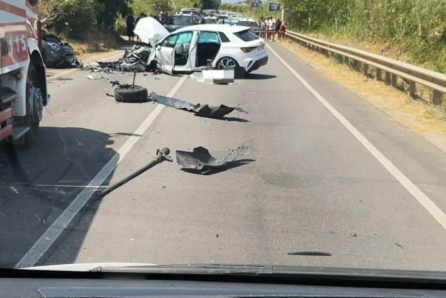 Un’altra tragedia sulle strade vibonesi, incidente tra Zambrone e Briatico: muore una donna, diversi feriti
