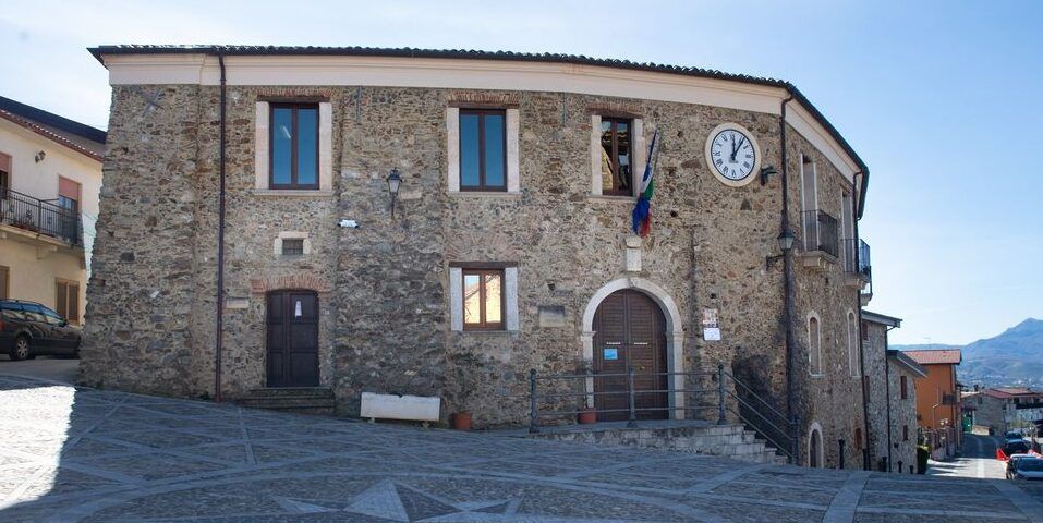 Abusivismo edilizio, il Comune di Zumpano scrive alla Regione: «Pratica già conclusa il 2020»