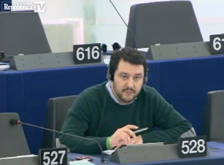 «Salvini fannullone» per il gip di Cosenza non è reato