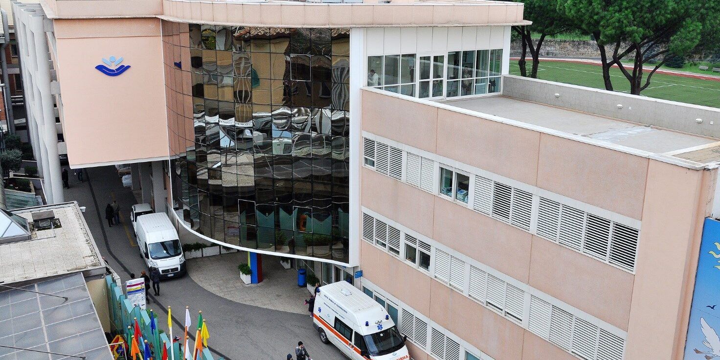 Morta undicenne caduta dal balcone di casa a Lappano