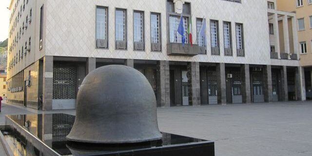 Cosenza, i consiglieri di minoranza: «Silenzio assordante di Orrico sui concorsi del Comune»