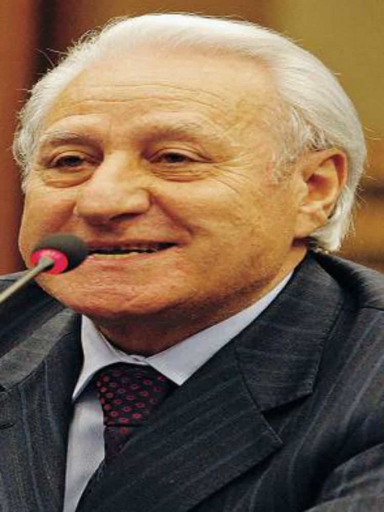 Silvio premia la fedeltà, Rositani resta in Rai