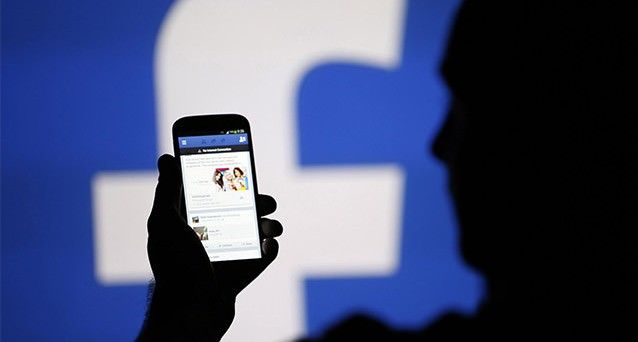 Esultò su facebook dopo la morte della Santelli, ora è indagata