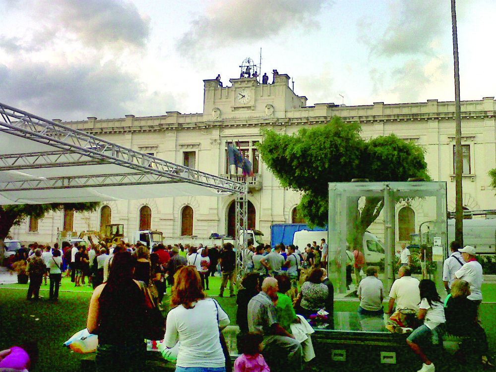 Lavoratori della Multiservizi ancora sul tetto