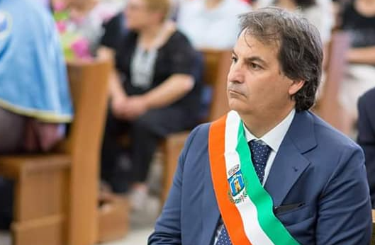 Carolei, il sindaco sbotta: «Non abbiamo notizie della seconda dose del vaccino»