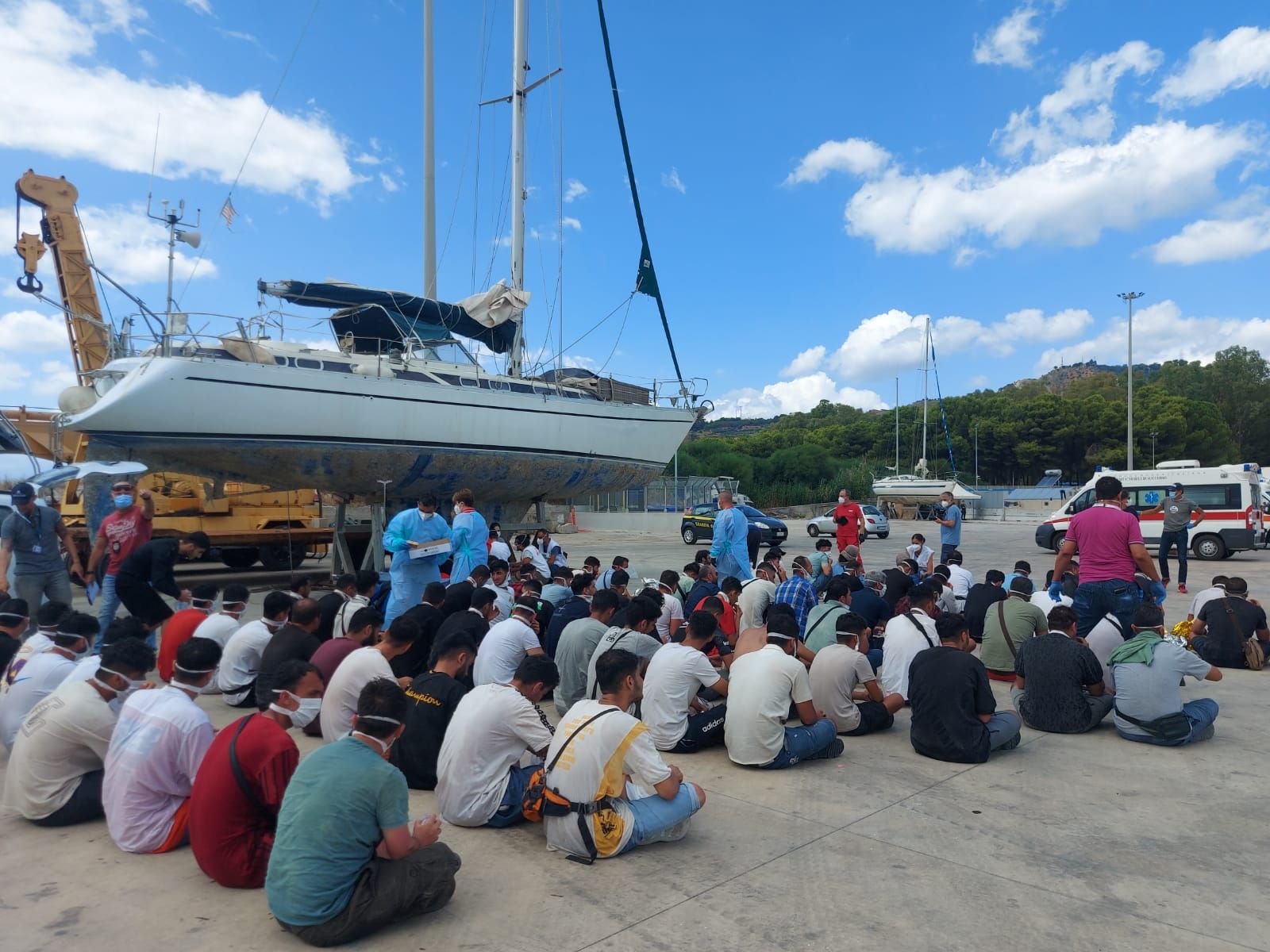 Migranti, nuovo sbarco nella Locride: arrivati in 196